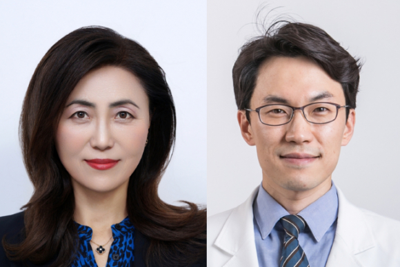 ▲ 건국대병원 진단검사의학과 허미나 교수(왼쪽)와 안과 신현진 교수[건국대병원 제공]